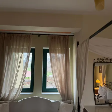 Evzin Hotel